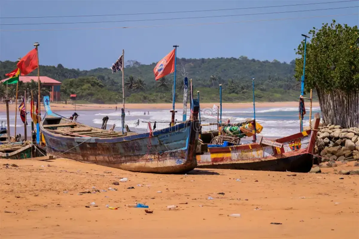 amazing-view-to-sandy-atlantic-coastline-axim-beach-ghana-amazing-view-to-sandy-atlantic-coastline-axim-beach-253152614